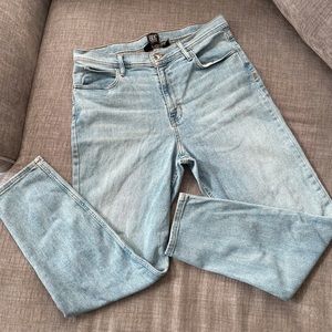 BDG Athletic Fit Bluebell Stretch Jean